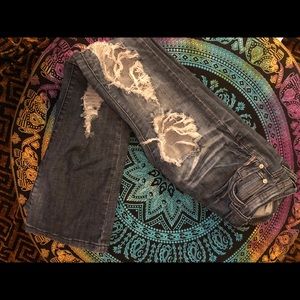 L.A. idol Heavy distressed  jeans